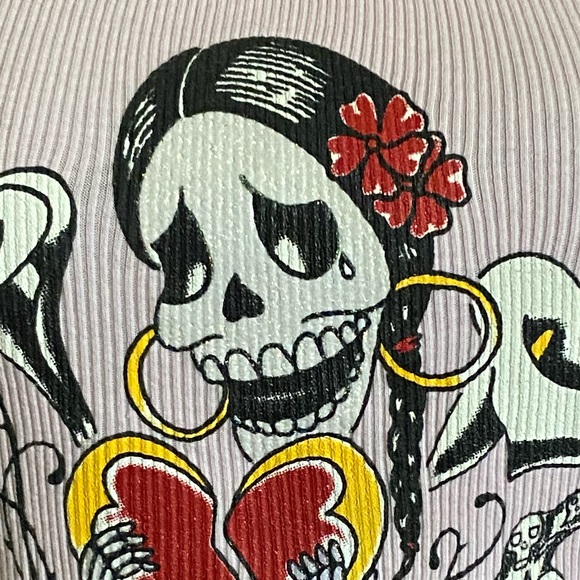 La Pachuca Pink Ribbed Graphic Tee with Skull and Pistols - Picture 5 of 9